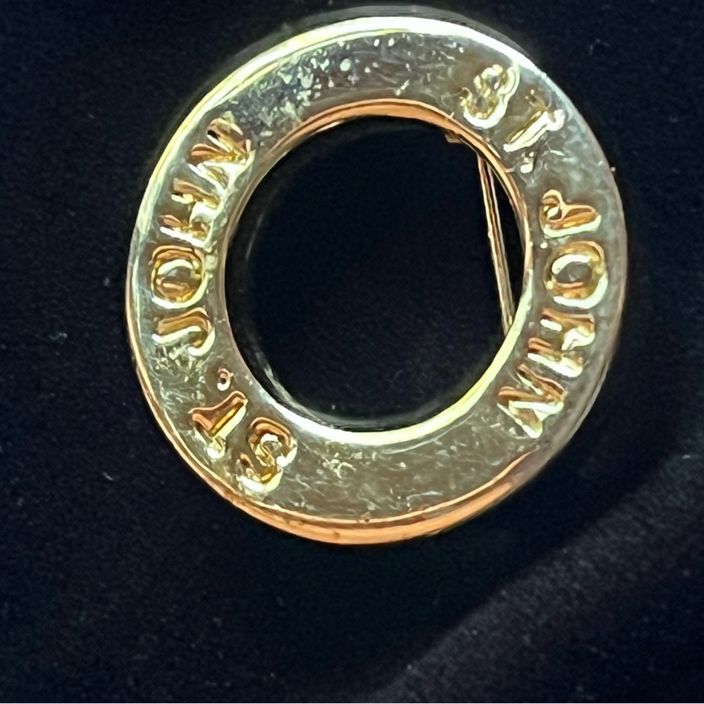 St John Vintage 80s Round Gold Plated Logo Pin 45$
